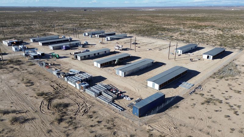 Bitcoin Mining Shake-Up: Chinese Rig Makers Move to U.S. to Beat Tariffs